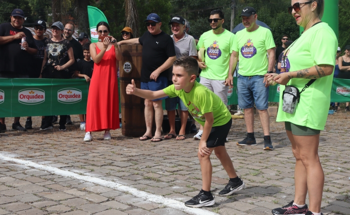 Ana Rech e Linha 40 abrem com sucesso os Jogos Coloniais da Festa da Uva 2026